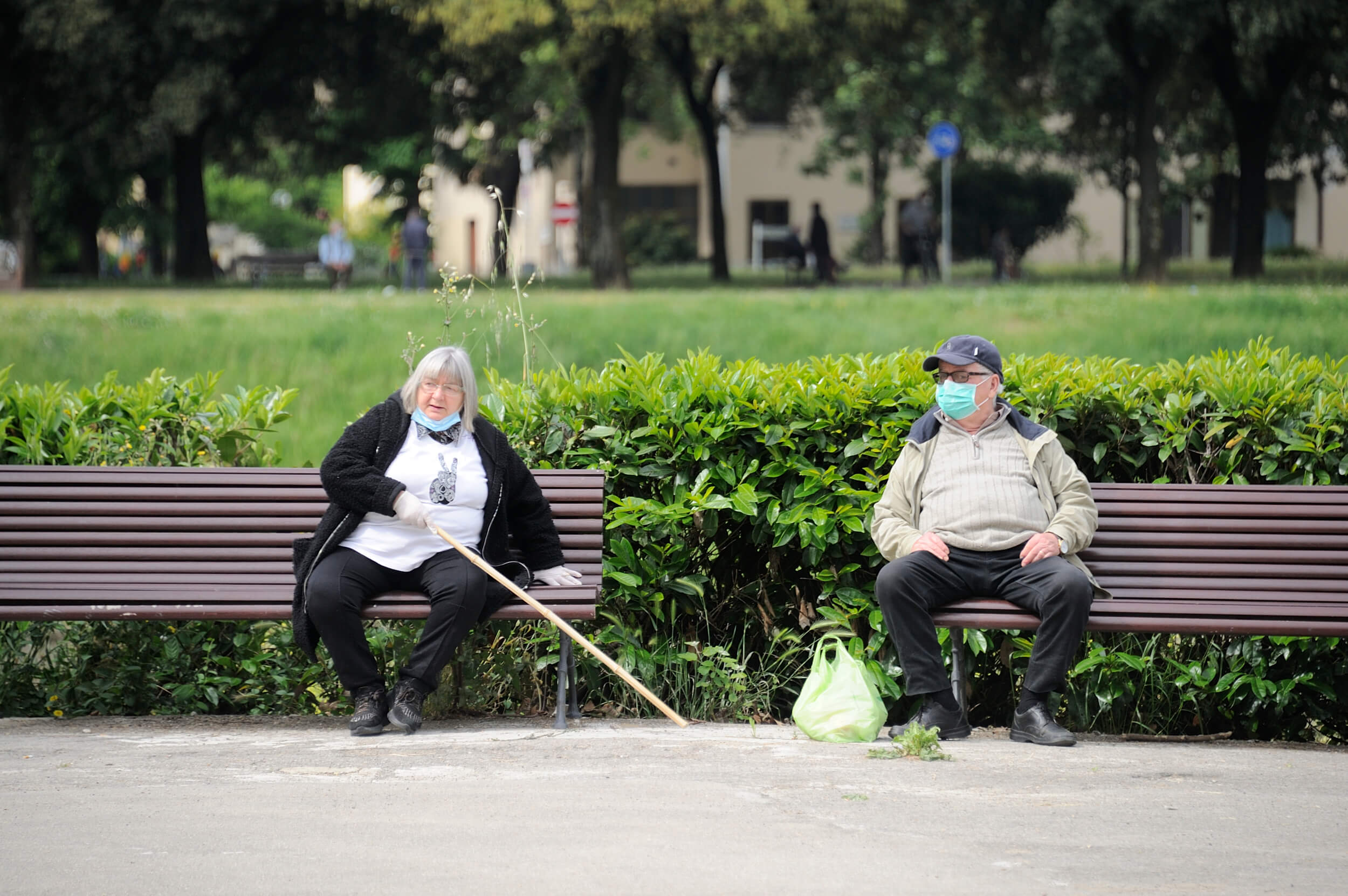 Covid, lo studio sulla reazione delle diverse generazioni: “I ‘baby boomers’ percepiscono meno il rischio” | Emergency Live