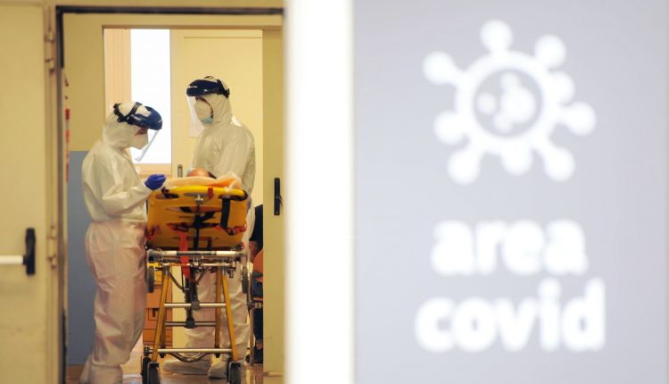 Covid-19 in Italia: oltre un milione i contagiati. Oggi 623 morti, più di 3mila in terapia intensiva | Emergency Live