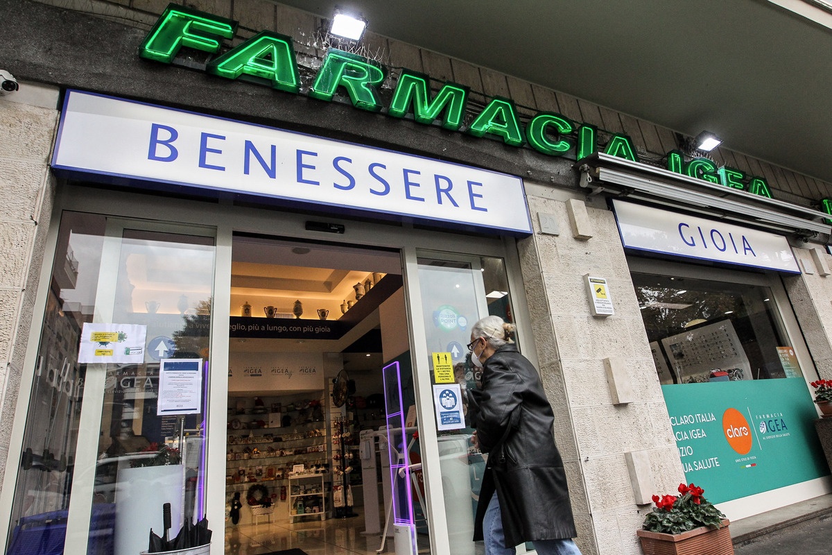 Roma, farmacie senza vaccini antinfluenzali. Federfarma: “In attesa di 25mila dosi” | Emergency Live
