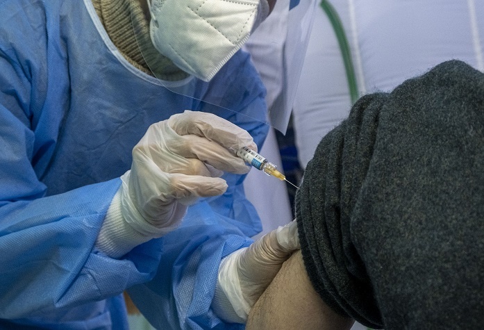 Rischio furti per vaccino anti Covid, i farmacisti ospedalieri: “Alzare il livello di sicurezza” | Emergency Live