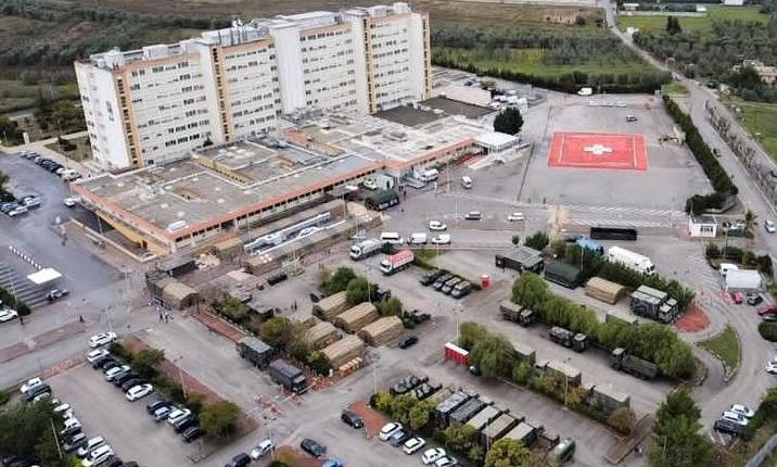 COVID-19, Posto Medico Avanzato all'Ospedale di Barletta: la Marina Militare allestisce PMA per i cittadini pugliesi | Emergency Live 12