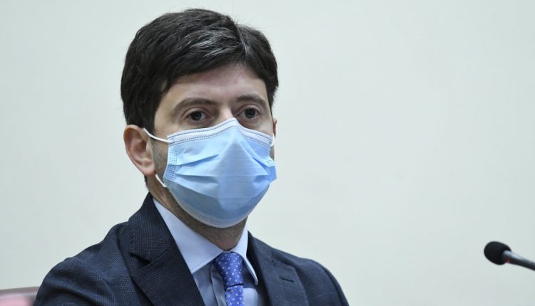 Coronavirus, Campania e Toscana in zona rossa. Nove le regioni in zona arancione: c'è anche Emilia-Romagna | Emergency Live