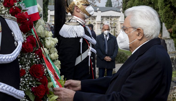 Coronavirus, Mattarella ricorda le vittime della pandemia: “Basta egoismi, unire gli sforzi” | Emergency Live