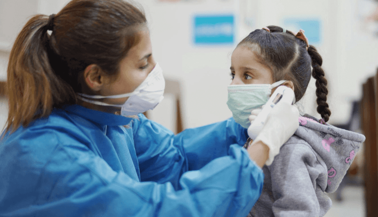 COVID-19 nei bambini, i Pediatri: il coronavirus della seconda ondata si manifesta con cefalea, convulsioni, oltre a febbre | Emergency Live 2