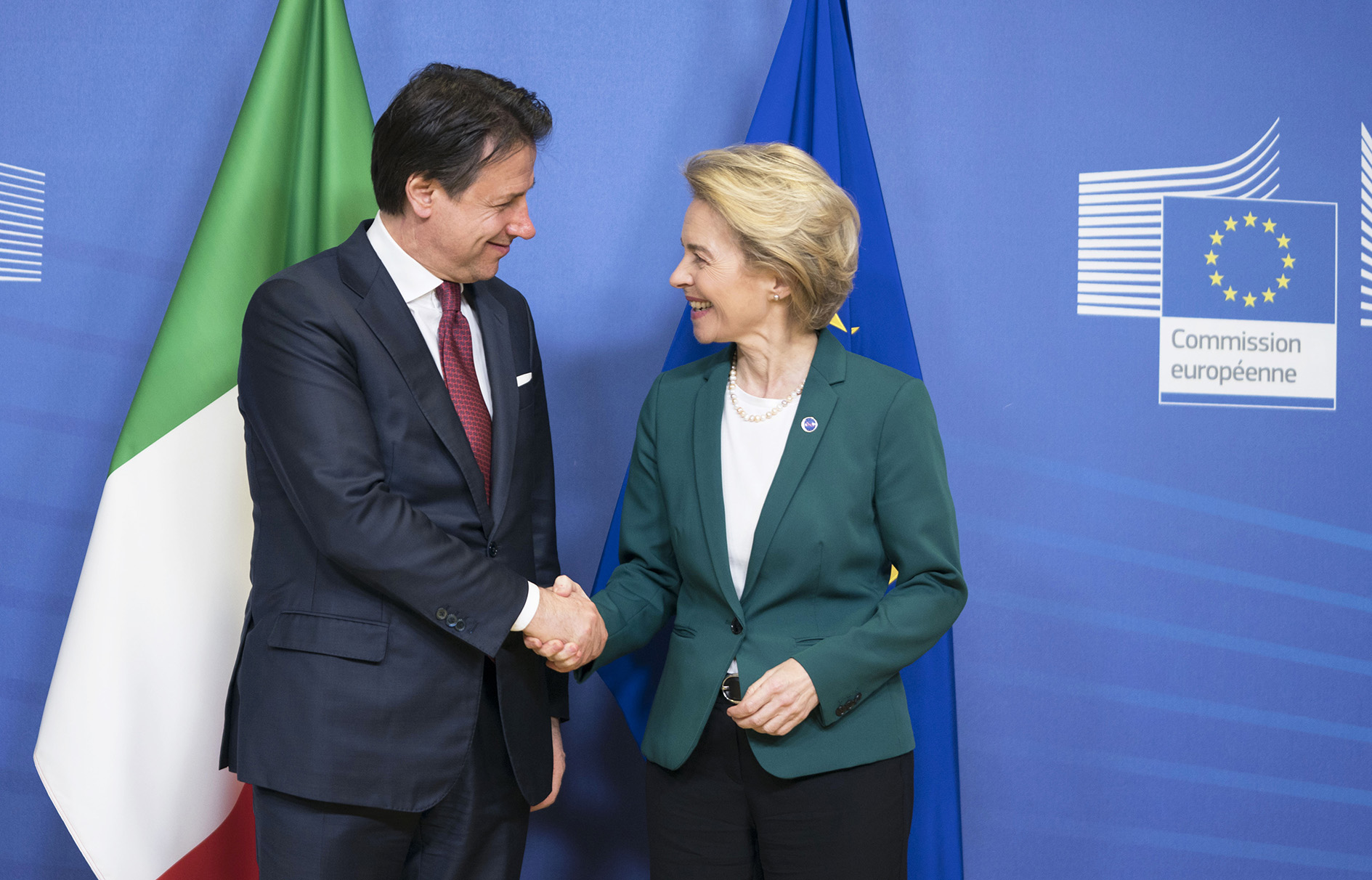 Ue, Conte annuncia misure comuni per il Natale. Von Der Leyen: “Da Moderna 160mln di dosi vaccino” | Emergency Live