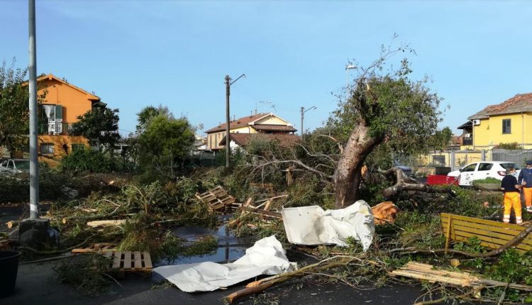 Nubifragio a Catania, oltre 100 interventi dei Vigili del Fuoco: gravi danni nella zona industriale | Emergency Live