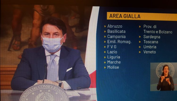 Conte presenta la divisione a fasce delle Regioni: “Rt a 1,7, rischio per terapie intensive. Non abbiamo alternative” | Emergency Live 1
