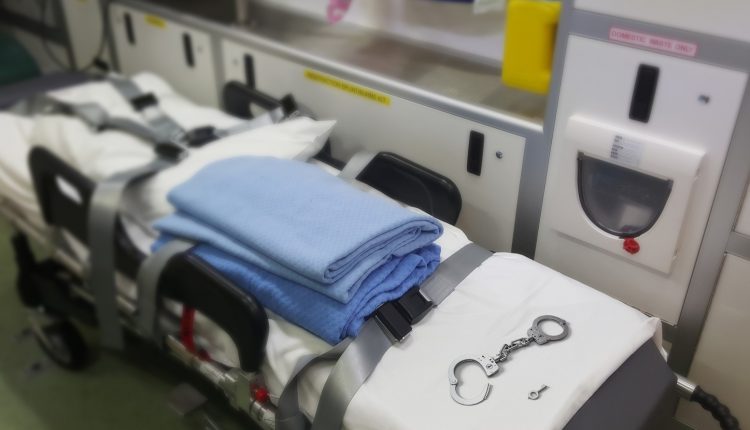 Napoli, la Procura indaga sul caso delle ambulanze abusive: scoperto deposito abusivo di una onlus | Emergency Live