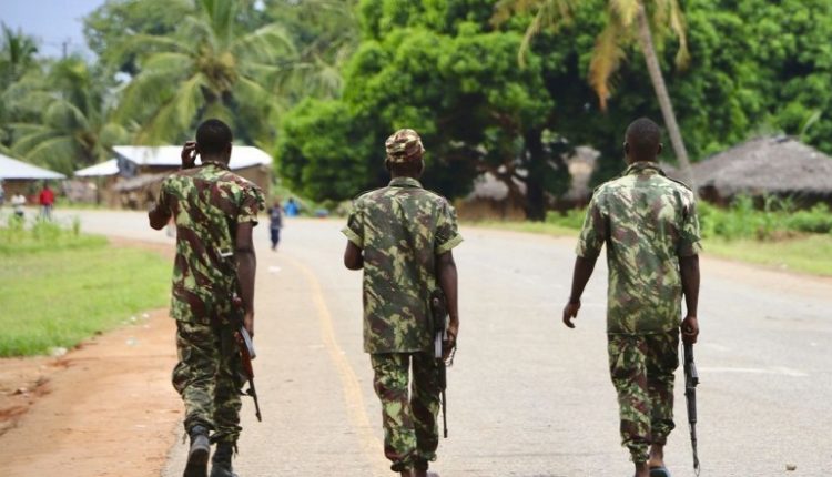 Migranti, come nascono i flussi? Mozambico, jihadisti massacrano villaggi del nord. Fuga in barcone, che affonda: 40 morti | Emergency Live