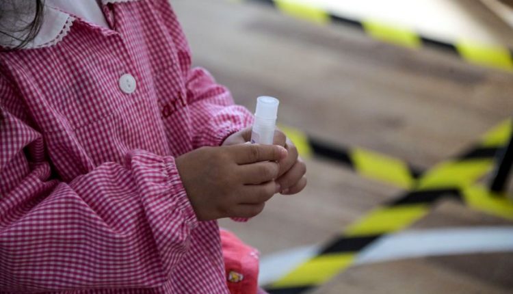 Il tampone salivare per i bambini inventato da 4 scienziate (e mamme) di UniMi | Emergency Live