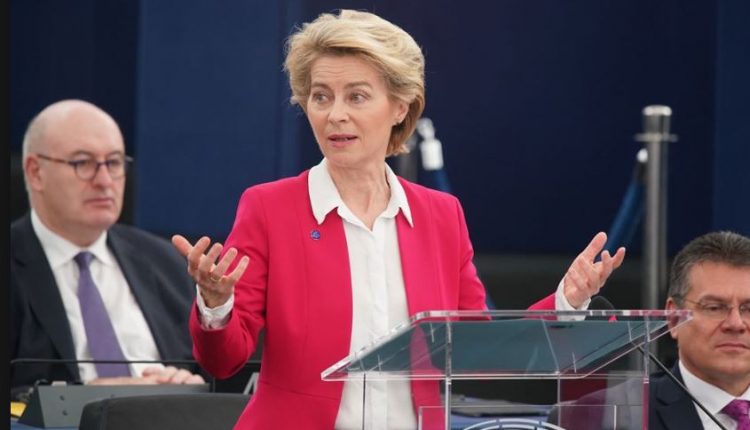 Vaccino Covid in UE, la Commissione europea firma anche con CureVac