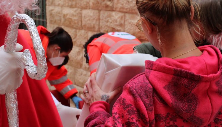 San Nicola sei tu, a Molfetta l'iniziativa dei volontari Anpas: giochi e dolciumi ai bimbi meno fortunati