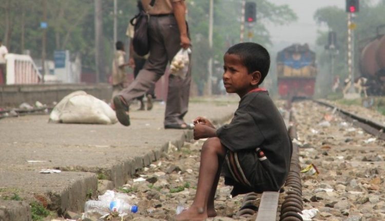Covid, l’allarme delle ong: “Nei Paesi poveri 9 persone su 10 rischiano di restare senza vaccino”