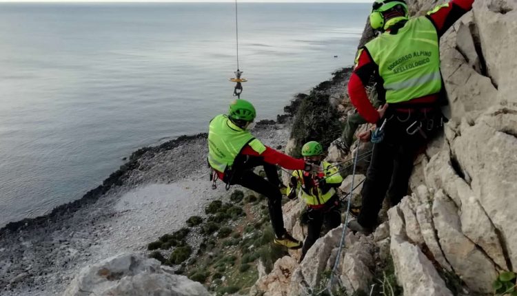 Operazioni HEMS, en Sicile addestramento congiunto di Aeronautica Militare e Soccorso Alpino CNSAS 7