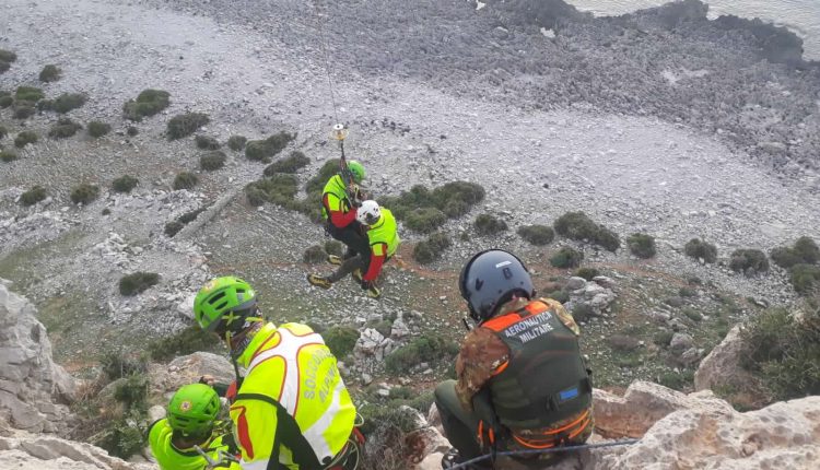 Operazioni HEMS, in Sicilia addestramento congiunto di Aeronautica Militare e Soccorso Alpino CNSAS 6