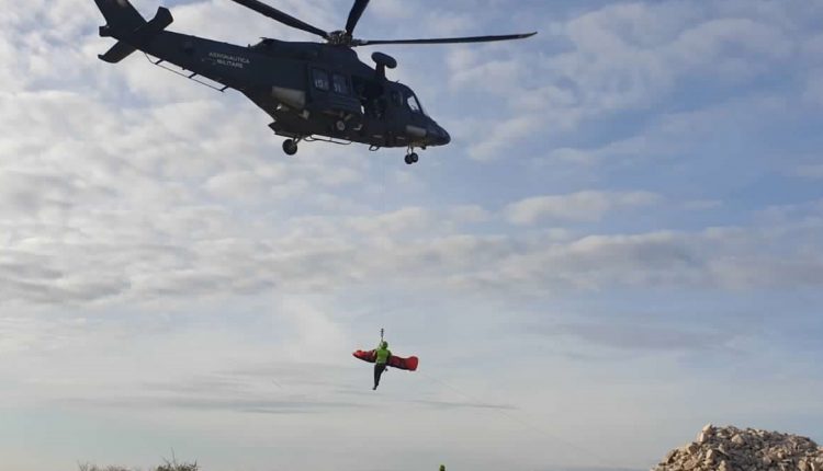 Operazioni HEMS, in Sicilia addestramento congiunto di Aeronautica Militare e Soccorso Alpino CNSAS 11