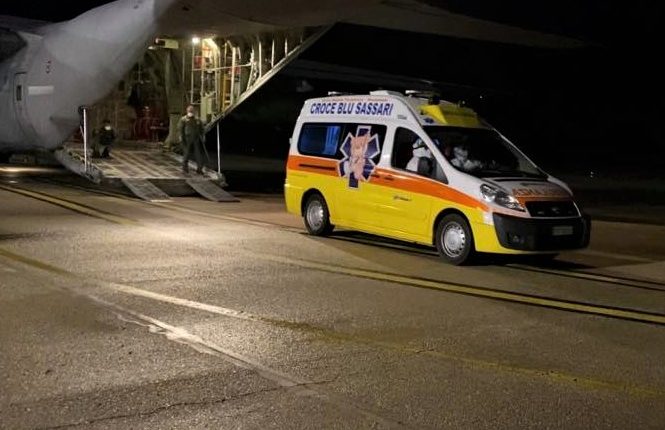 Trasporto aereo urgente, bimba di appena sette mesi da Sassari al Gaslini di Genova: ambulanza 118 e Aeronautica cruciali 1