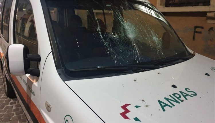 Violenza ai soccorritori, questa volta danneggiata un'auto della Croce Verde Baggio. Pregliasco: “la misura è colma” 1
