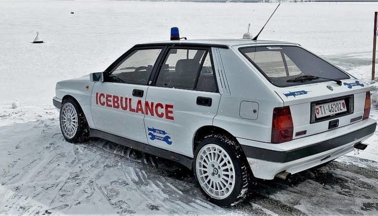 Svizzera, medico emergentista allestisce una “iceambulance” con una Lancia Delta Integrale bianca del 1990