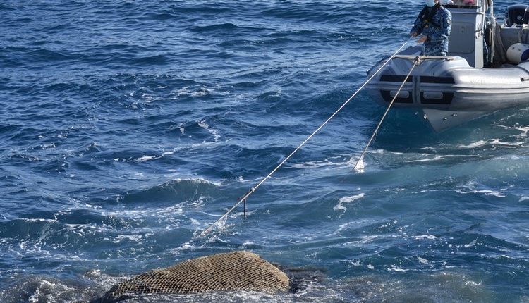 Golfo di Follonica, concluse le operazioni della Marina Militare per il recupero delle ecoballe 1