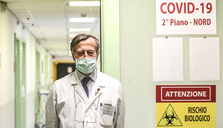 Covid-19, l’infettivologo: “Natale sarà un sacrificio che salverà la vita delle persone”