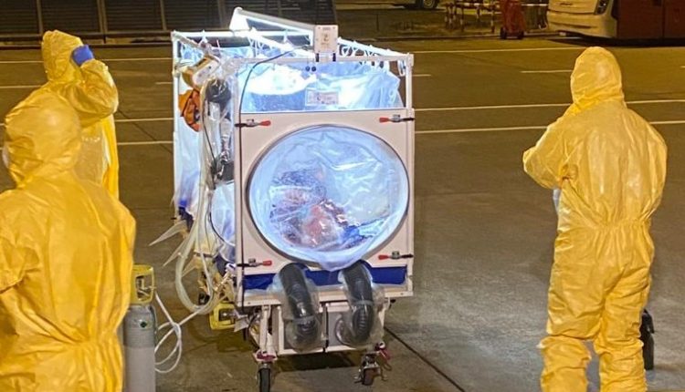 COVID-19, secondo trasporto aereo in biocontenimento in pochi giorni per l'Aeronautica: due pazienti riportati in Albania / VIDEO