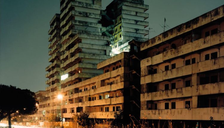 Aggressioni ai soccorritori: alle Vele di Scampia calci e pugni all'ambulanza, percosse e insulti ai soccorritori