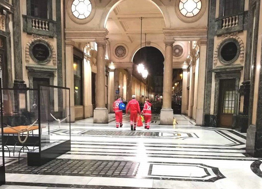 Moncalieri, clochard perde la vista: la Croce Rossa lo soccorre ed accompagna nel percorso di cura
