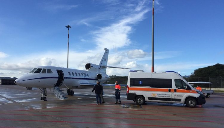 Volo salva-vita, trasporto aereo in emergenza dell'Aeronautica da Olbia a Roma: 44enne all'European Hospital di Roma