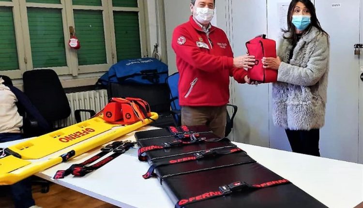 Croce Rossa di Monza, arrivate in dono barelle nuove di zecca 1