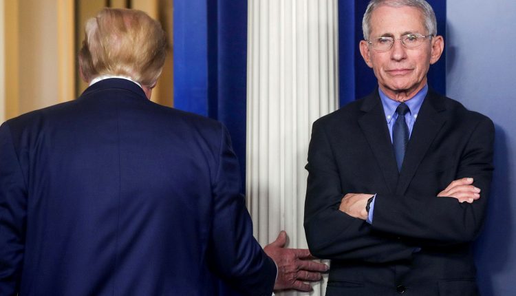 USA, dibattito attorno ad Anthony Fauci: vaccinazione Covid obbligatoria negli ospedali, nelle scuole e per viaggiare
