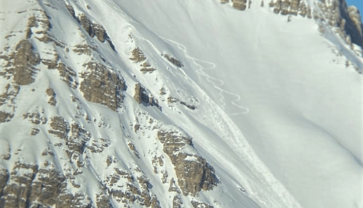 Val Travenanzes, valanga travolge sciatore: il corpo ritrovato sepolto dalla neve