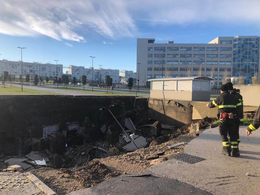 Voragine dopo un'esplosione, all'Ospedale del Mare un cratere di 50 metri: evacuato Covid residence