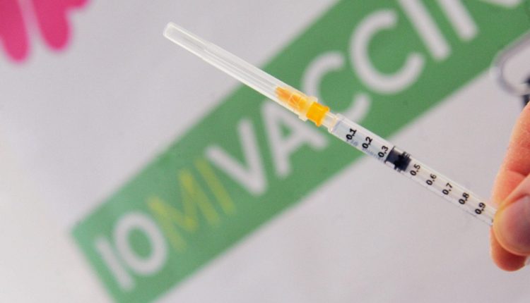 Crisi vaccini Covid, Pani (Sifo): “Se Astrazeneca solo per under 65 basta pianificare”