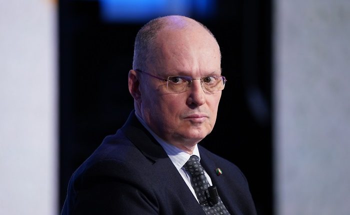 COVID-19, Walter Ricciardi: “circolazione intensa, prorogare l'emergenza altri sei mesi. Folle aprire le scuole”