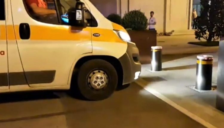 Foggia, dissuasori con intelligenza eccessivamente artificiale: ambulanza bloccata in Vico al Piano