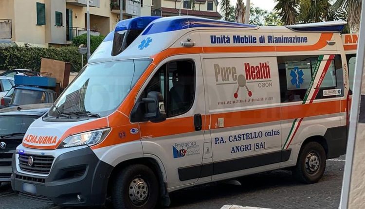 Campania, due aggressioni a soccorritori in ambulanza in poche ore: “O spegni le sirene o ti sparo!”