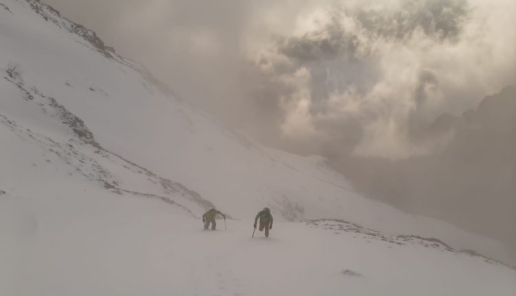Monte Marmagna, escursionista scivola sul ghiaccio e muore: soccorritori recuperano la salma