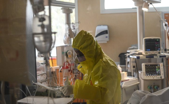 Covid , Gimbe: “Troppi contagi, servono più restrizioni o estate peggio del 2020”