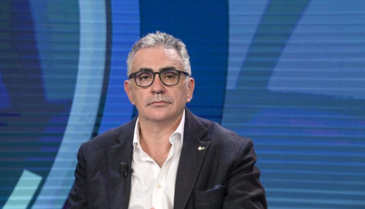 Fabrizio Pregliasco: “Velocizzare piano vaccini. Ma l’estate non sarà ‘liberi tutti'” 1