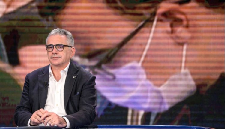 Covid, il virologo Pregliasco: “Preoccupato per assembramenti, si rischia terza ondata”