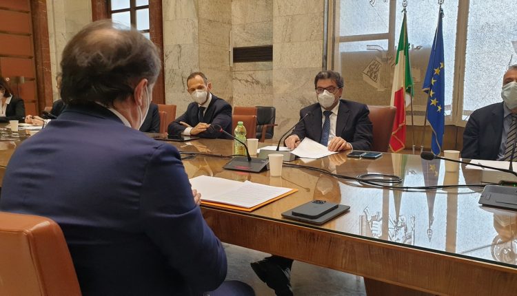 Vaccino Covid, Farmindustria incontra il Mise: “Pronti a progetto pubblico-privato"
