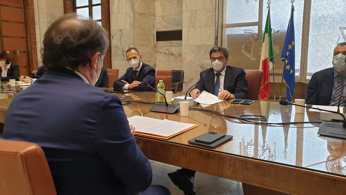 Vaccino Covid, Farmindustria incontra il Mise: “Pronti a progetto pubblico-privato"