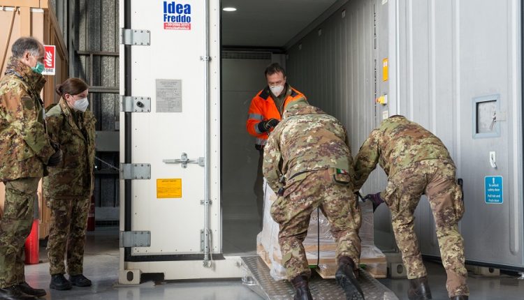 Vaccino Covid-19 di Moderna: arrivate le prime 66mila dosi, attivato hub nazionale dell'Aeronautica Militare 2