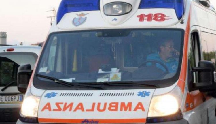 Puglia, nuovo attacco della malavita al mondo del soccorso: bottiglia con liquido infiammabile lanciata contro sede del 118