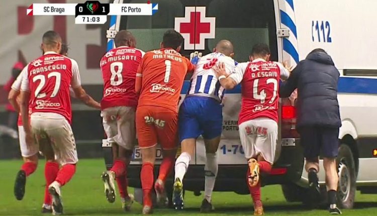Portogallo, succede anche questo: giocatori in soccorso dell'ambulanza dei soccorritori / VIDEO