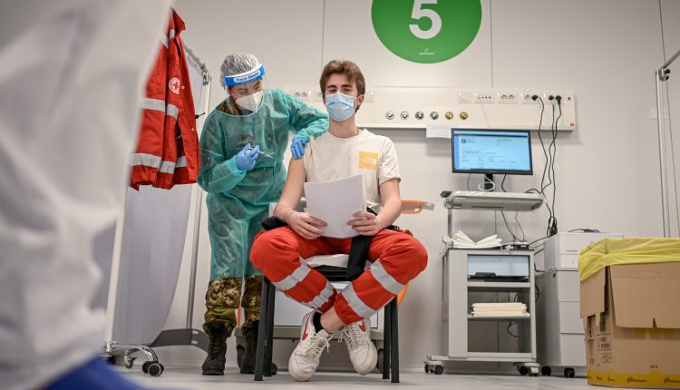 Vaccinazioni anti covid, in Fiera a Milano si sperimenta progetto Areu Lombardia 1