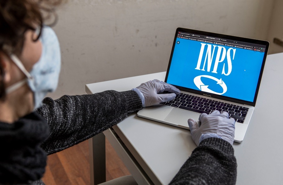 Covid, presero 600 euro durante prima ondata: l’Inps chiede rimborso ai politici