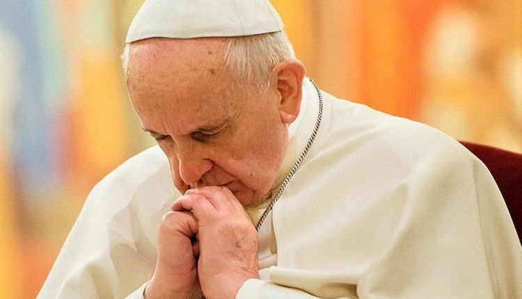 Malattie rare, Papa Francesco all’Angelus: “Prego per bambini che soffrono”