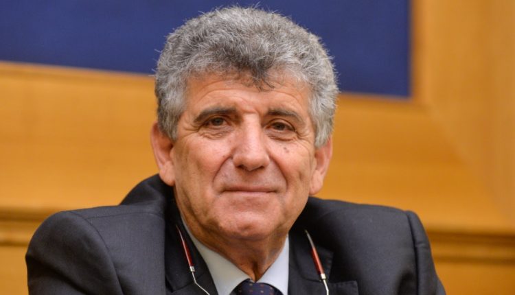 Migranti, il dottor Bartolo: “Il campo di Lipa è disumano, ho vomitato dal dolore”